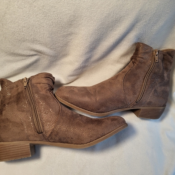 Not Rated gold/brown heeled ankle boot - Picture 7 of 9